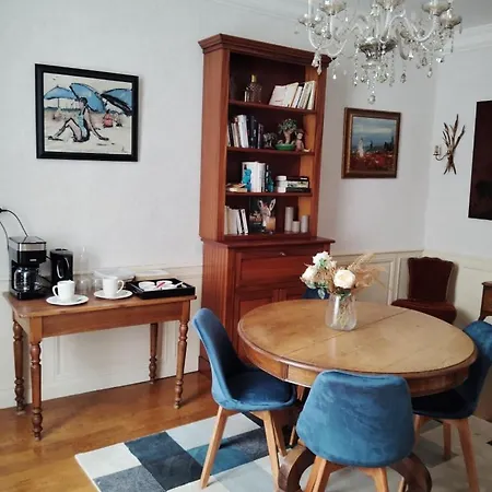 Bed & Breakfast La Maison D'adele Neufchateau