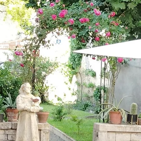La Maison D'adele Bed & Breakfast Neufchateau