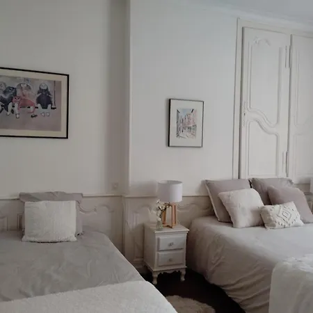Nocleg ze śniadaniem La Maison D'adele Neufchâteau