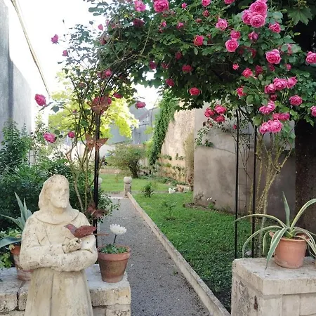 La Maison D'adele Bed & Breakfast