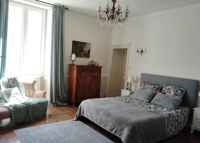 Bed & Breakfast La Maison D'adele Neufchâteau